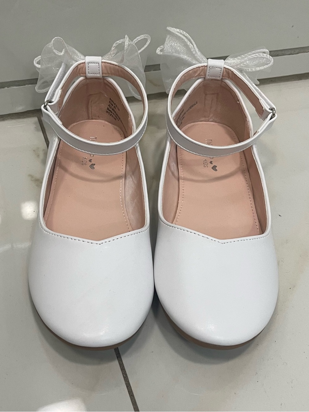 Tip Top KidsWhite Faux Leather Ballet Flats Round Toe Ankle Strap Bow US 4Y